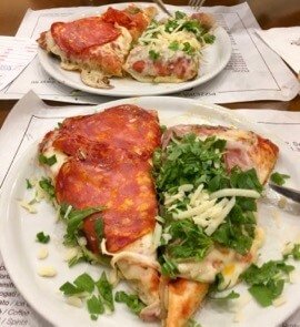 Two slices of pizza to share: A safe fallback for how to eat in Italy if you forgot your Italian menu guide. ©KettiWilhelm 2017