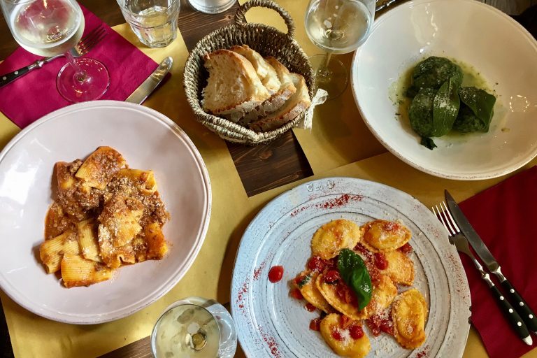 How to Eat in Italy: an Expat’s Guide to Italian Menus & Courses