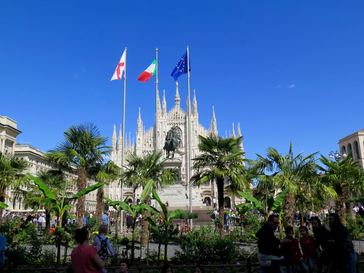 Starbucks' controversial palm trees in front of the Duomo in Milan, Italy. ©KettiWilhelm2017