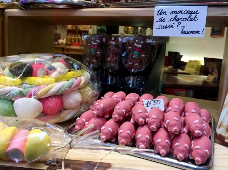 Pink chocolate pigs in a shop window in Montpellier, France. This is better than a picture of pink French toilet paper, right? ©KettiWilhelm2019