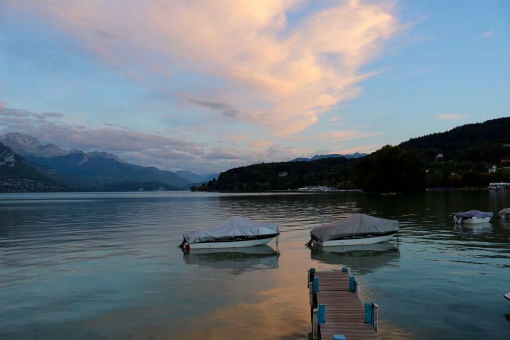 When you visit France, sit on the dock in the town of Annecy and watch a pink and blue sunset like this one, and contemplate why all the flowery, pink French toilet paper has a matching motif. ©KettiWilhelm2019