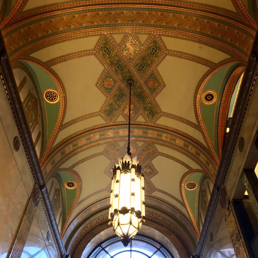 Painted ceiling inside the Fisher Building, near the only passenger train station in the US city of Detroit. ©KettiWilhelm2019