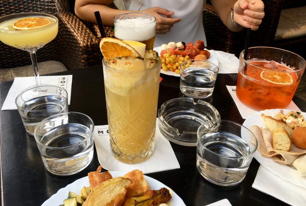 An abundant aperitivo with colorful cocktails in Milan, Italy. ©KettiWilhelm2018