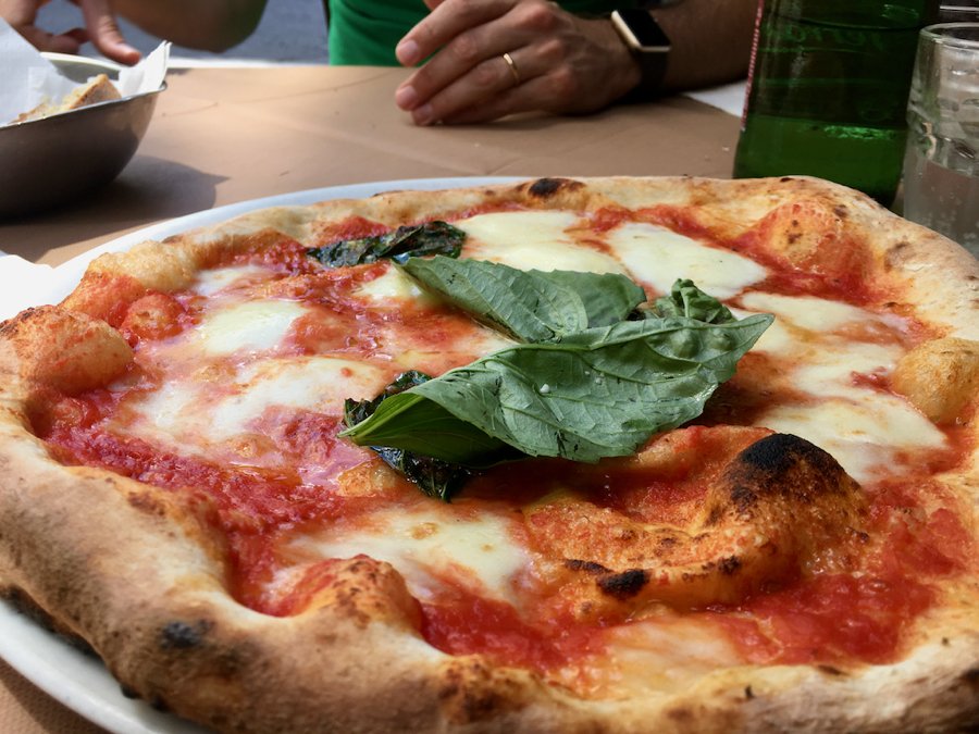 A traditional pizza margherita in Napoli, Italy. ©KettiWilhelm2020