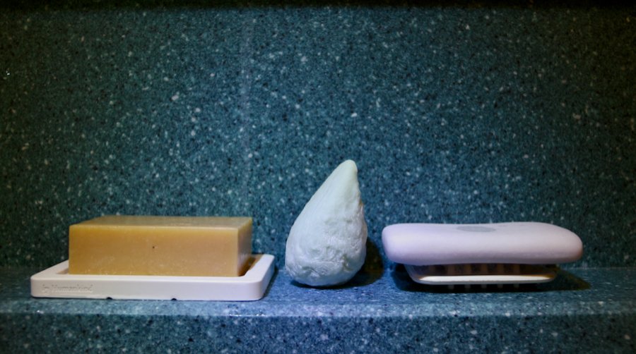 Plastic-free shampoo bars in my shower, from left to right: by Humankind, HiBAR, and 100 Senses' Ultimate Body Bar. All tested and reviewed here. ©KettiWilhelm2020