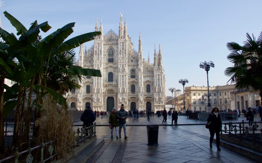 The Duomo cathedral in Milan, Italy, where the author lived abroad for several years, and the piazza in front of it, under a blue sky in January. ©KettiWilhelm2020