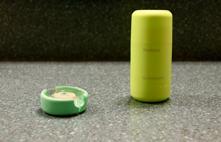 Two plastic-free toiletries from byHumankind (reviewed and tested in this article) sit on the blogger’s turquoise-colored bathroom counter. The zero-waste floss container is pale green; the refillable deodorant container is very bright green, making for a wacky color combination with the green-ish countertop. ©KettiWilhelm2020