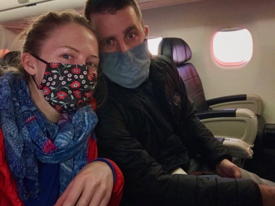 A selfie of the author and her husband, both wearing masks, on the first flight of their trip to the Hawaii. ©KettiWilhelm2020