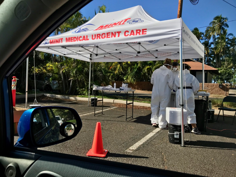 A tent with medical workers on Maui, seen from our car while we wait for our COVID-19 tests as travelers on the island. ©KettiWilhelm2021