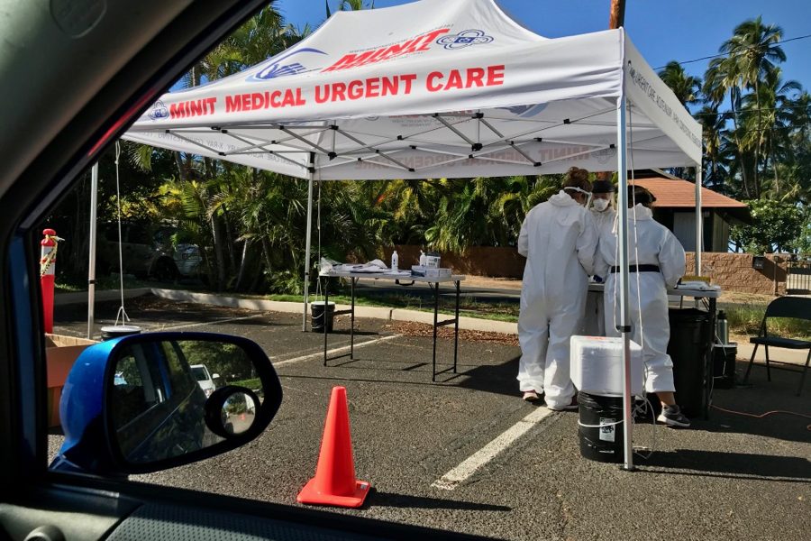A tent with medical workers on Maui, seen from our car while we wait for our COVID-19 tests as travelers on the island. ©KettiWilhelm2021