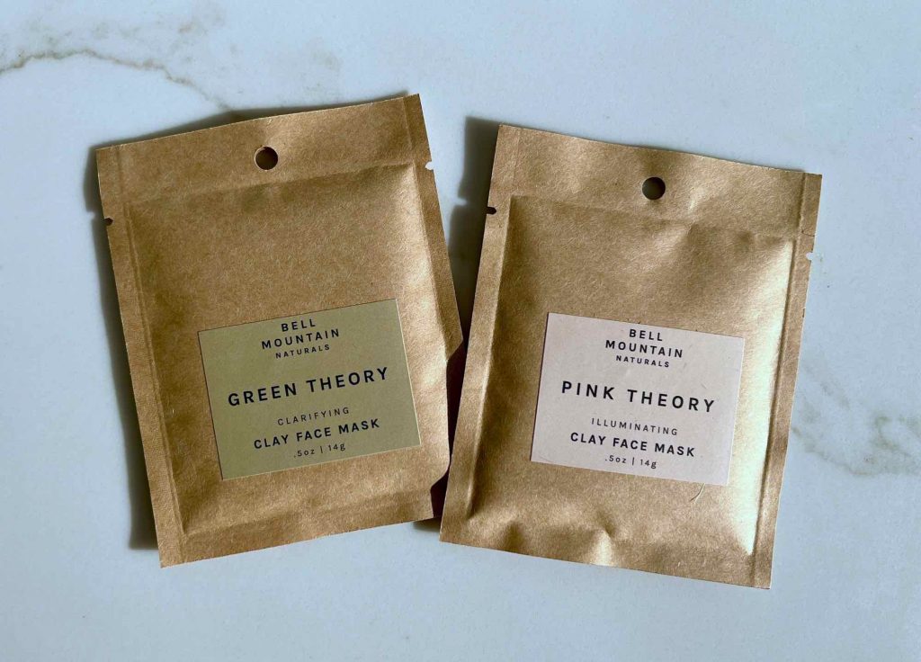 Face masks in two brown paper packets – an easy, low-waste gift! ©KettiWilhelm2021