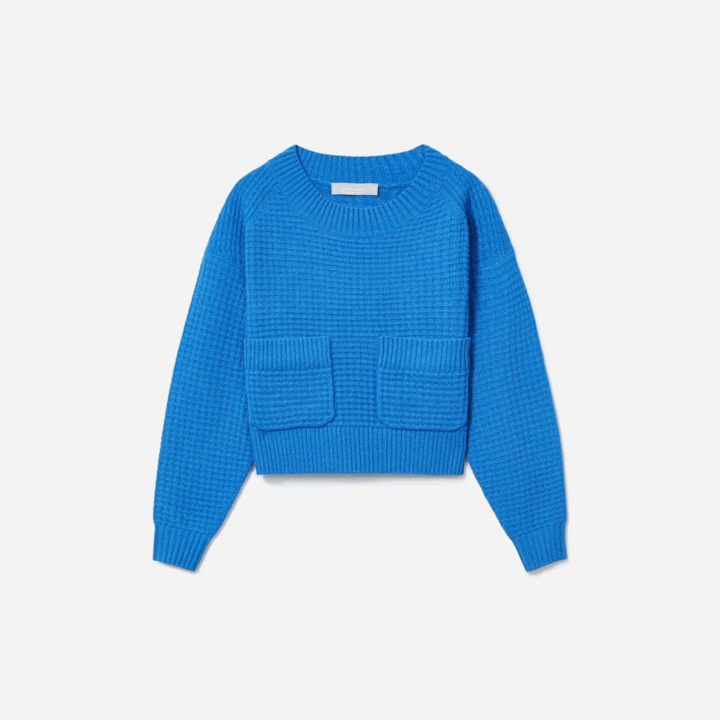 Everlane's recycled cashmere Belgian-Waffle Pocket Pullover in ReCashmere, a sustainable sweater gift for the holidays!