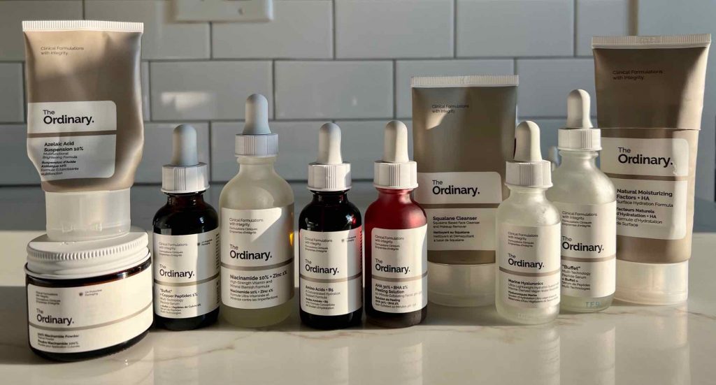 Nearly my entire (former) skincare routine from The Ordinary in 10 glass bottles and plastic tubes (before starting a refillable skincare routine from Activist Skincare). ©KettiWilhelm2022