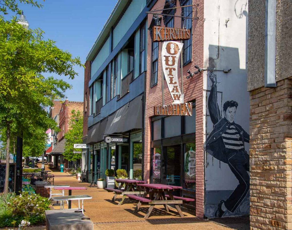 Street art of Elvis Presley peeking out from an alley next to the Tupelo Hardware Co., in Tupelo, Mississippi. ©KettiWilhelm2022