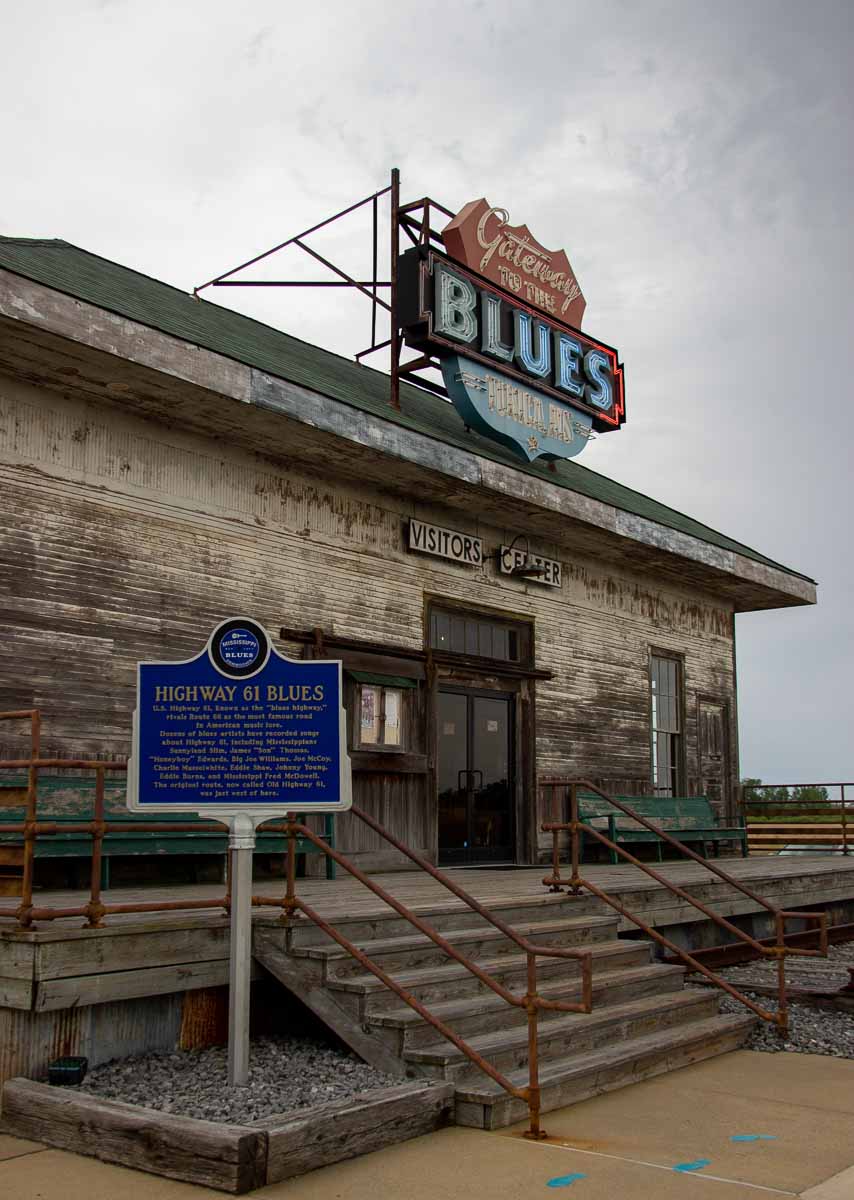 The outside of the Gateway to the Blues Museum including the dark blue Mississippi Blues Trail marker in front of the building in Tunica, Mississippi.©KettiWilhelm2022