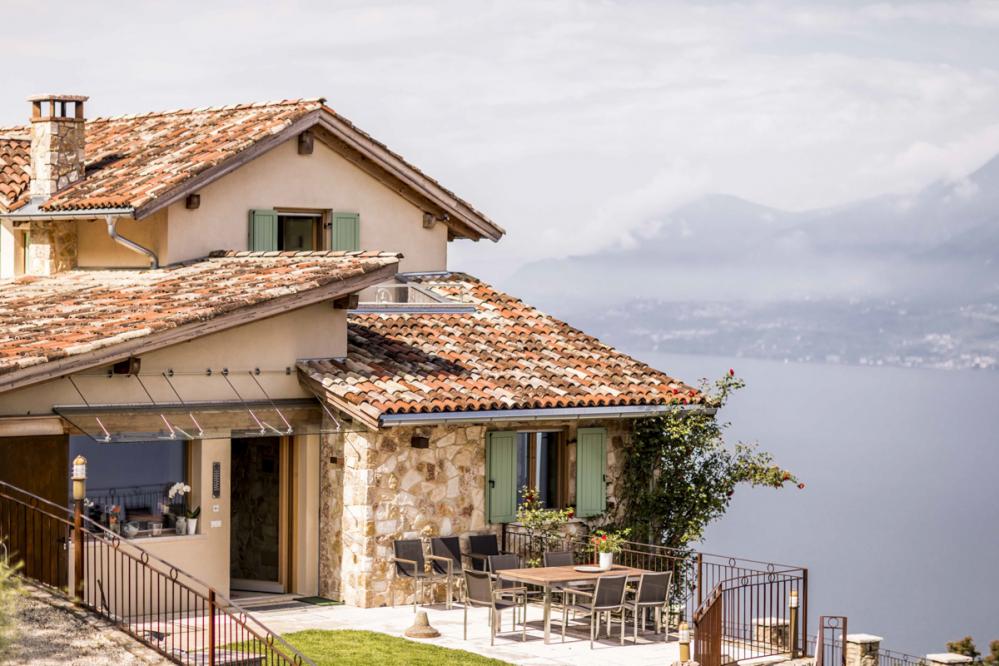A eco-friendly vacation rental for group travel in Italy, Villa Regina, in the Italian lakes district, available to rent from Oliver's Travels. 