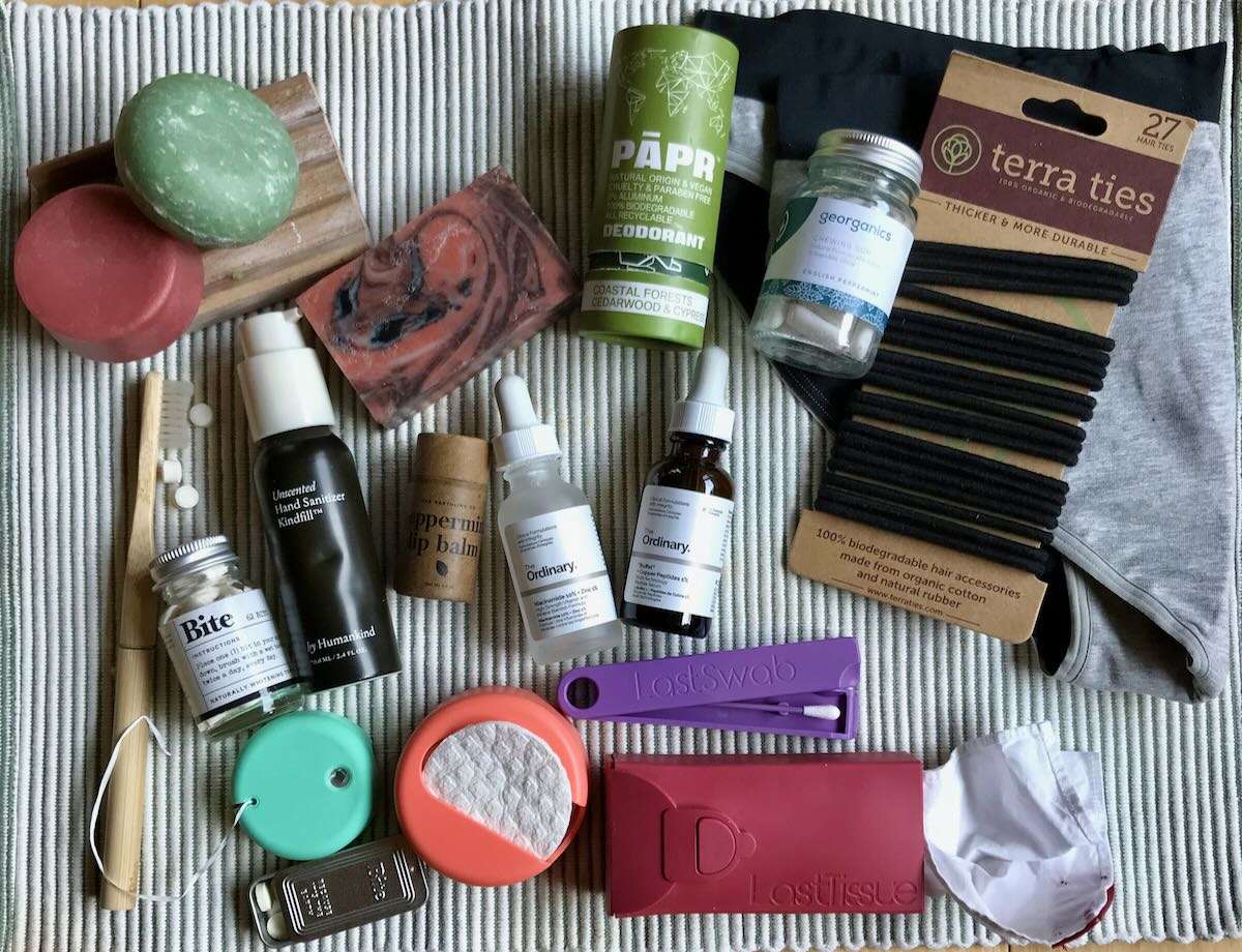 My zero-waste, plastic-free toiletry routine, sitting on a light green cloth. ©KettiWilhelm2021