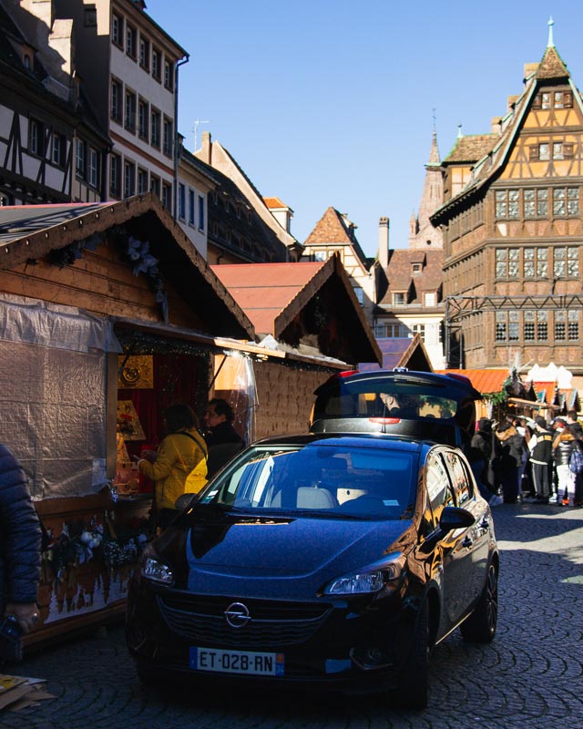 Cars delivering items to set up the Christmas markets in Strasbourg, in the main pedestrian plaza in front of the Strasbourg Cathedral. ©KettiWilhelm2023