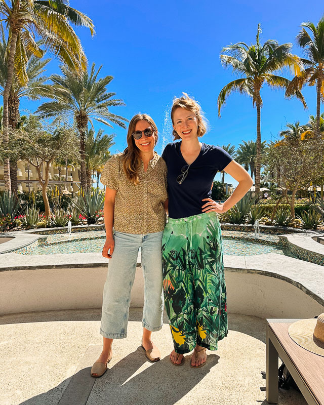 Modeling our Baja travel outfits in front of palm trees. ©KettiWilhelm2023