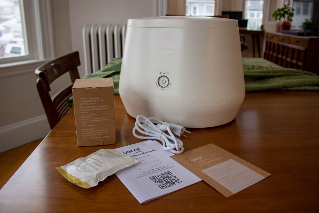 My brand new Lomi composter on my kitchen counter with the instructions. ©KettiWilhelm2023