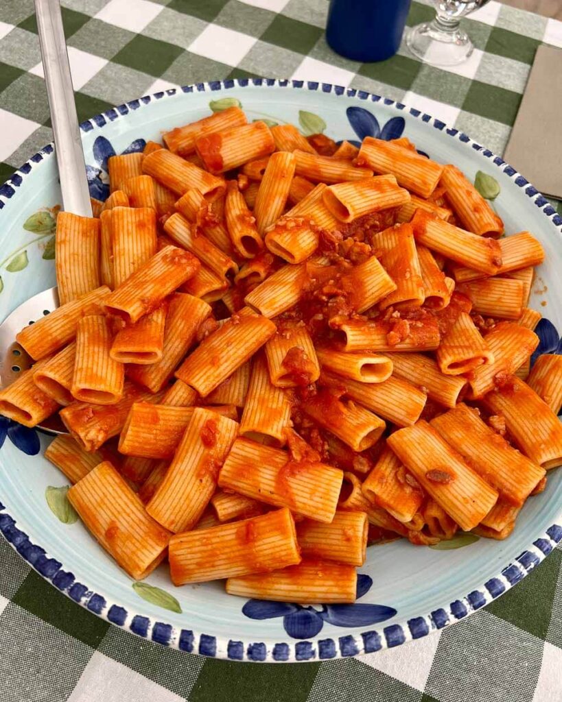 A first course of homemade pasta all'Amatriciana served at the agriturismo where we ate lunch during our e-bike tour in Italy's March region. ©KettiWilhelm2023