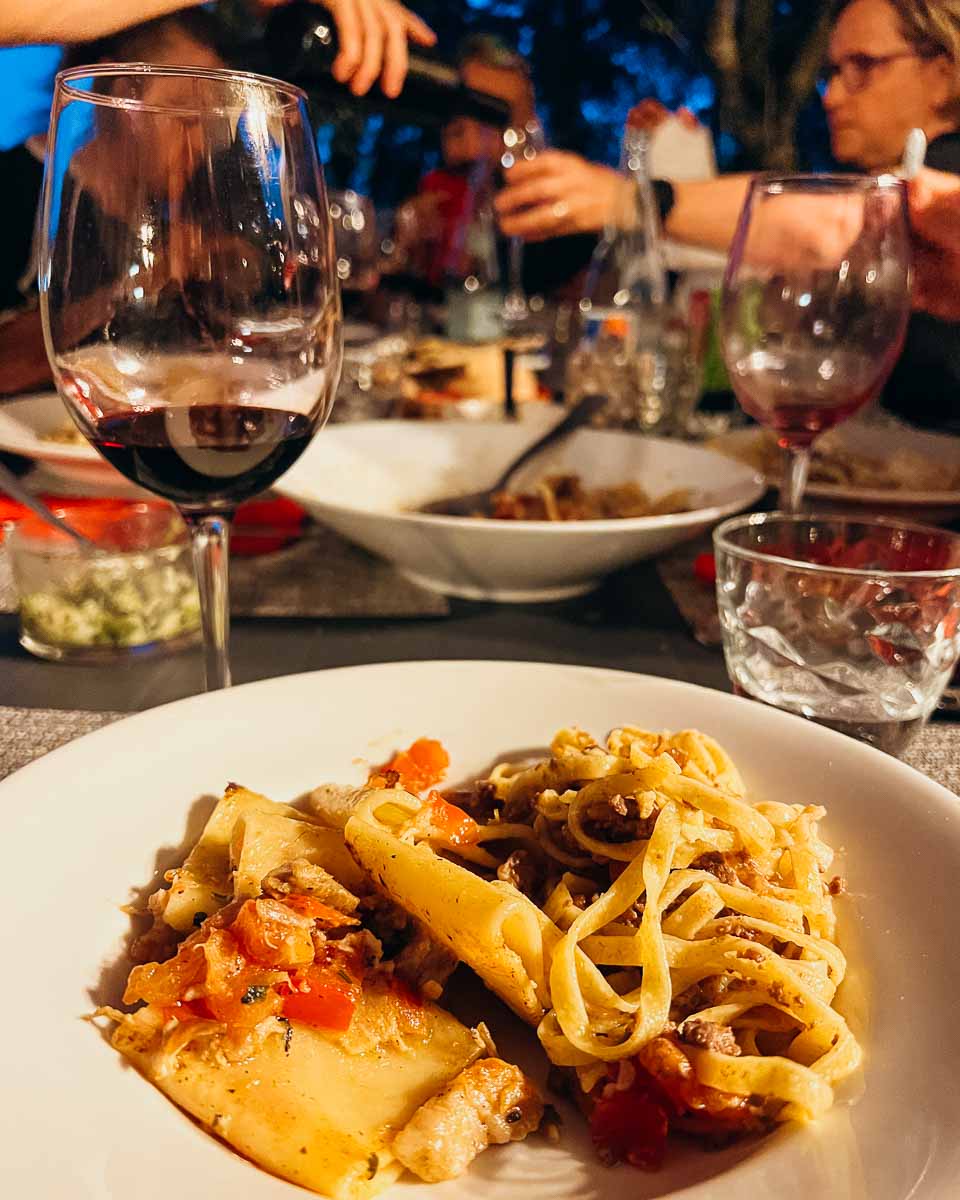 Bid di primi, two pasta dishes, for dinner in Offagna, Marche, during our e-bike tour. ©KettiWilhelm2023