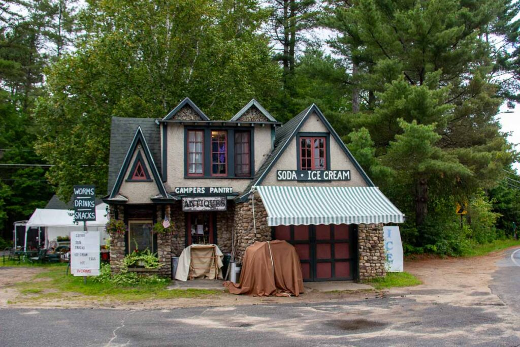 Classic Adirondack architecture in a roadside fishing shop on the way to the Six Nations Iroquois Cultural Center in the Adirondacks. ©KettiWilhelm2023