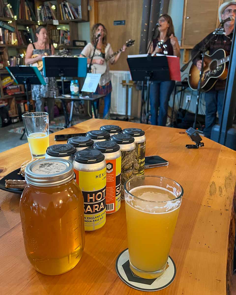 Local beers and honey from Hex and Hop, a fantastic brewery in the Adirondacks, with a live band playing. ©KettiWilhelm2023