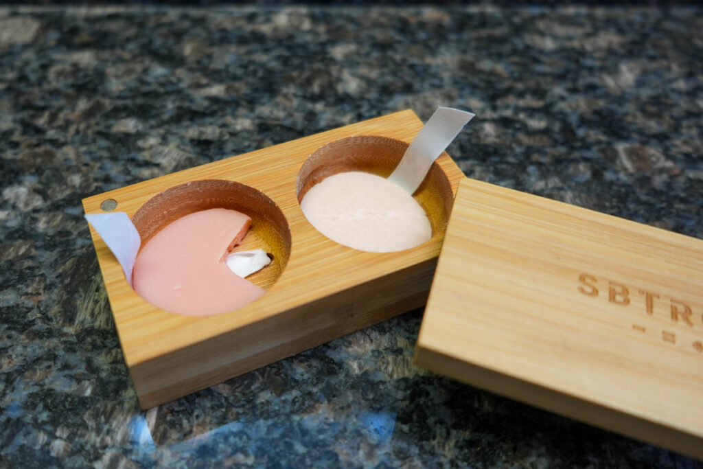 Looking inside my SBTRCT Discovery Set, after using the products for about 2 months – the cleanser and solid face moisturizer are almost finished, but the bamboo box still looks neat, not grubby. ©KettiWilhelm2023