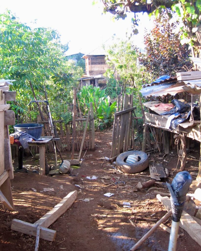 The dirt backyard of a home in a poor community in rural Guatemala. ©KettiWilhelm2023