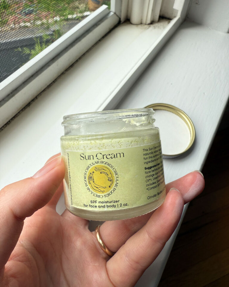 Glass jar of mineral suncream from Circular Bodies, with its compostable label. ©KettiWilhelm2025