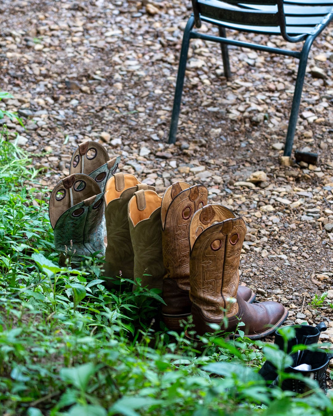 Cowboy boots by the side of the creek at Crown Winery Leiper's Fork. ©KettiWilhelm2026